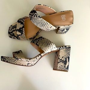 Nordstrom BP snakeskin print sandal size 8